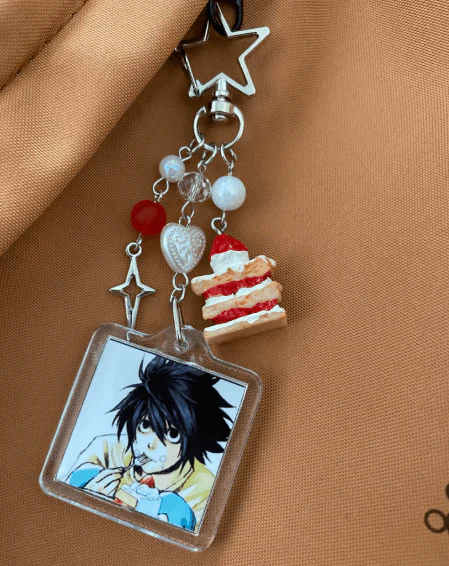 Death Note L Lawliet Cute Keychain with Cake Charms – Anime Accessory Collectible - Image 3